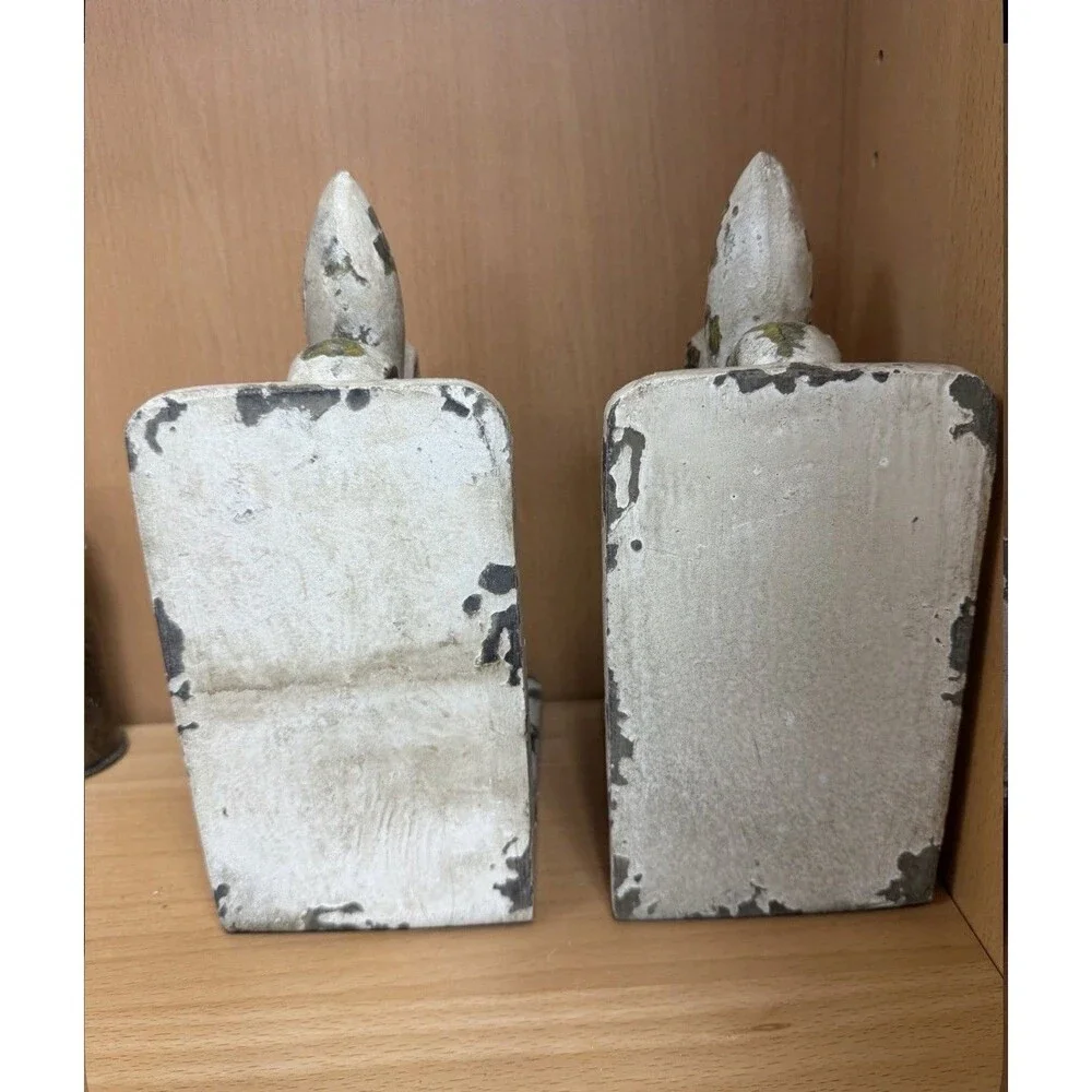 Grayson Lane Distressed White Fleur De Lis Polyresin Bookends Antique Style